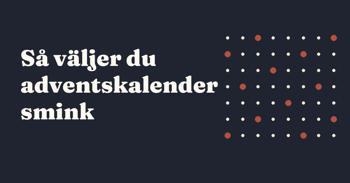 Paket och sminkprodukter uppställda på ett bord inför advent